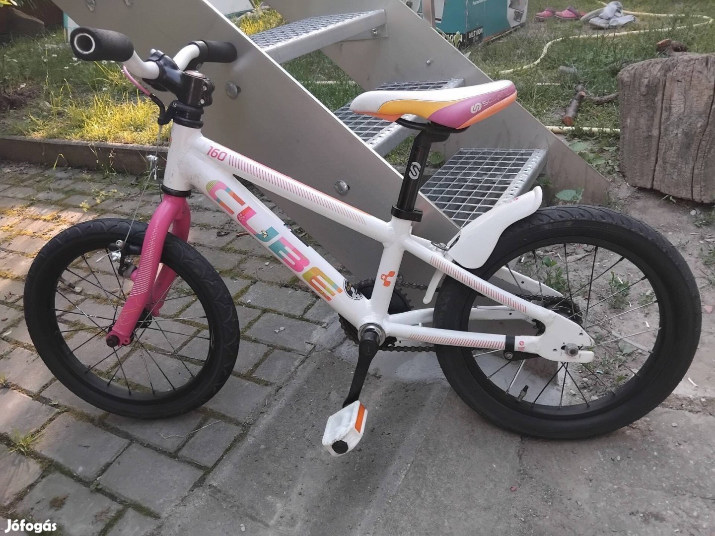 Kislány Cube bicikli