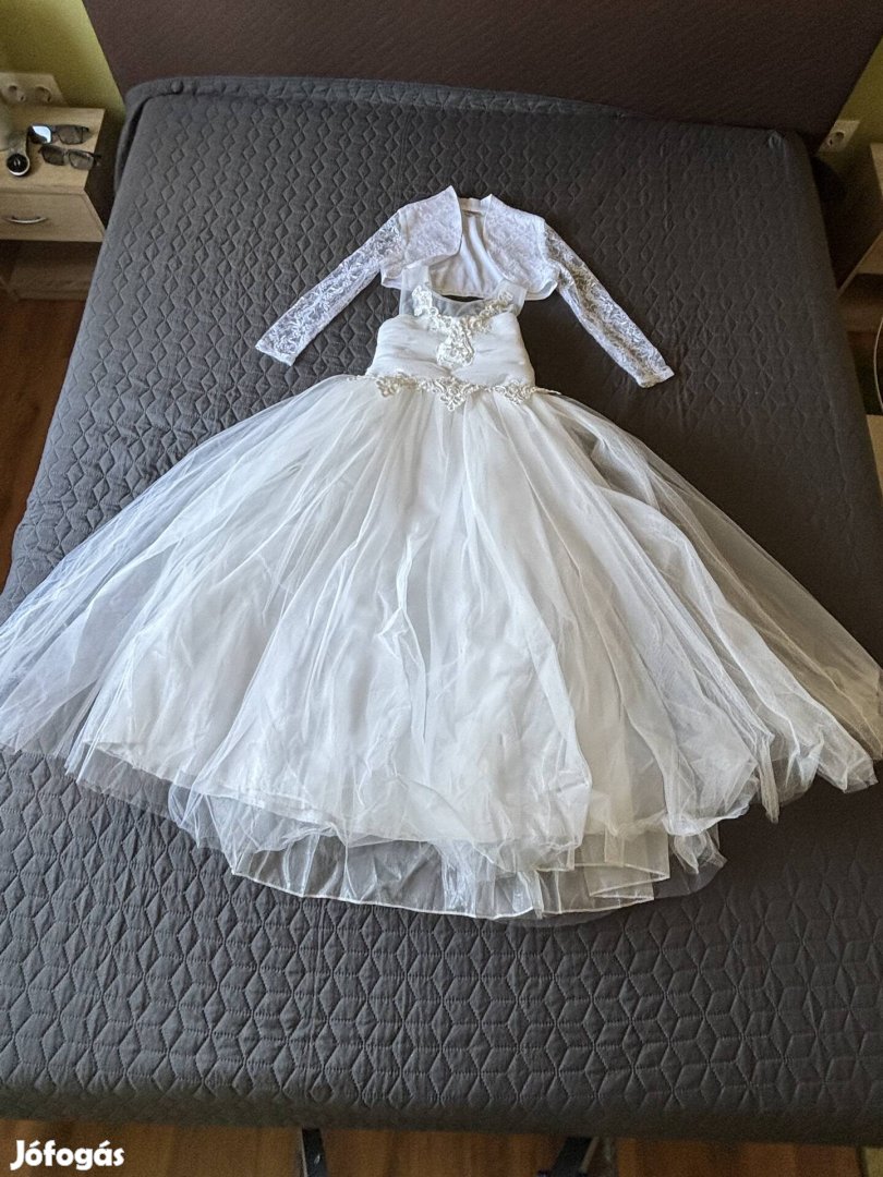 Kislány elsőáldozó ruha