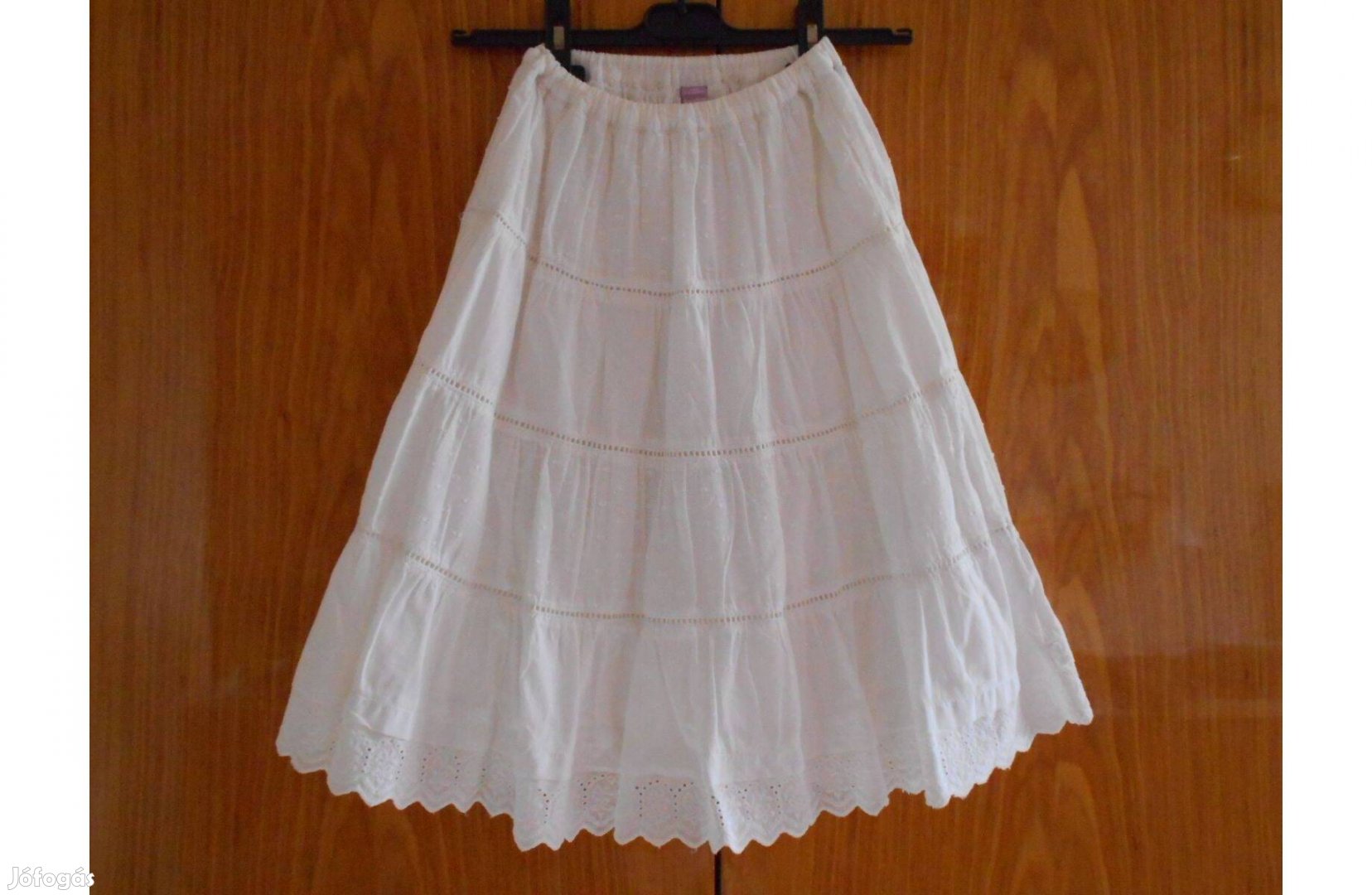 Kislány fehér szoknya, gyönyörű, márkás.7-8 év, 134-140.