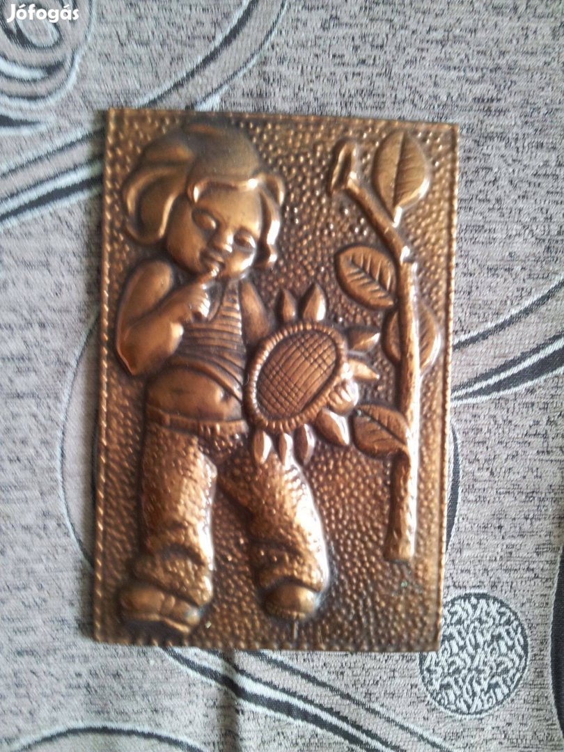 Kislány figura rézből