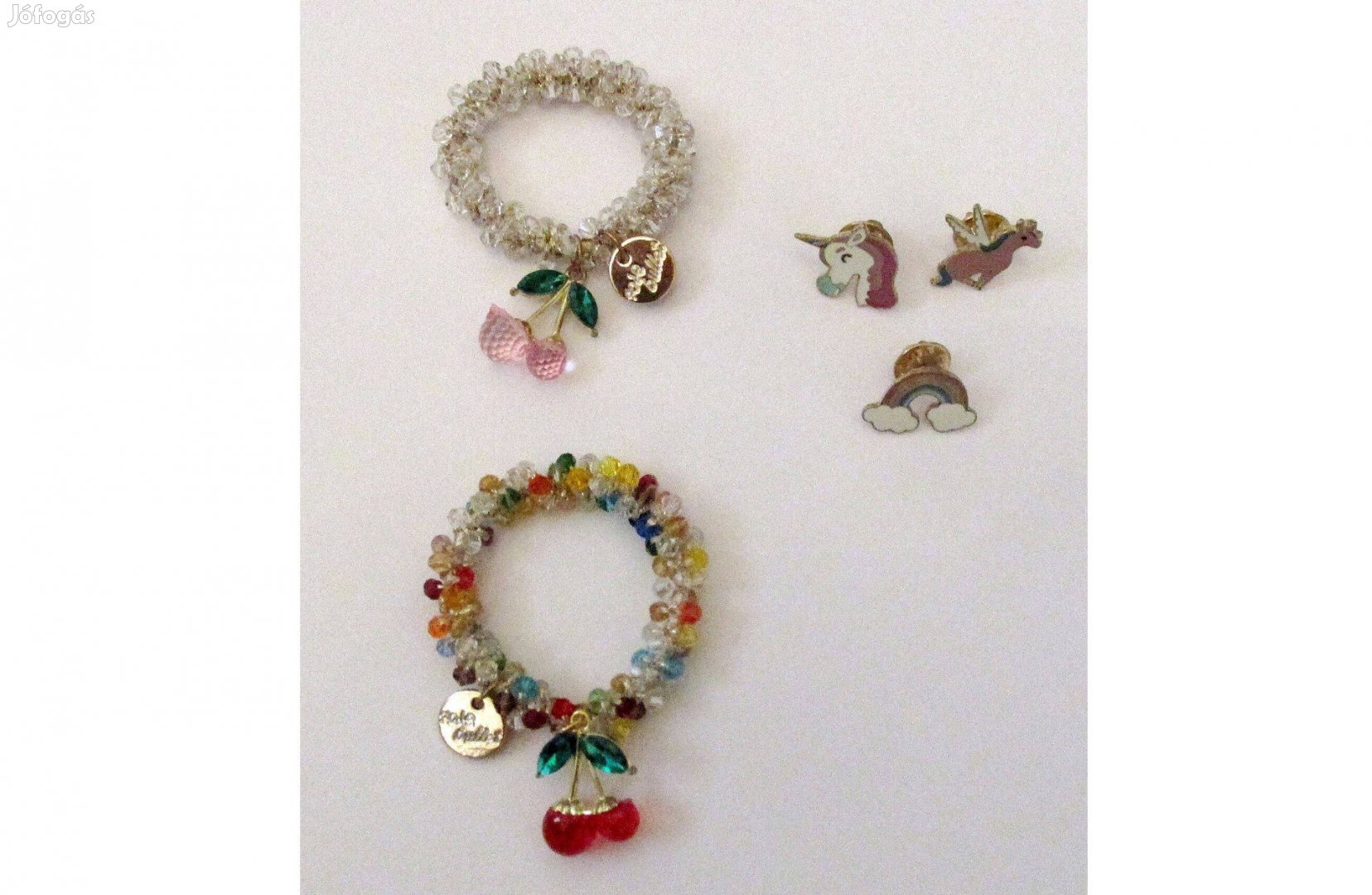 Kislány karkötők és kitűzők Új
