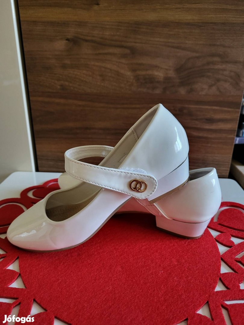 Kislány ünnepi fehér lakk cipő 34
