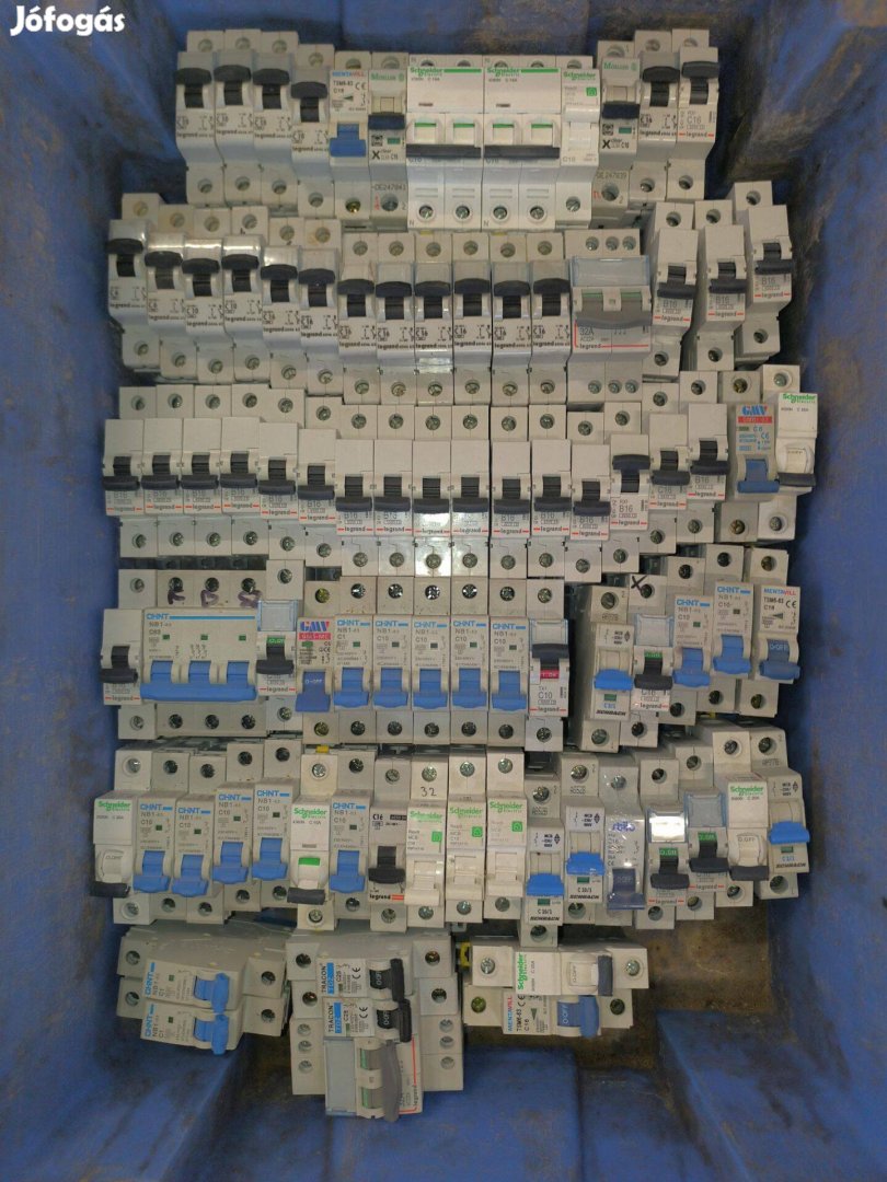 Kismegszakító csomag Schneider, Legrand stb. egyben eladó