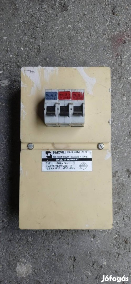 Kismegszakító doboz kismegszakítókkal, lakáselosztó