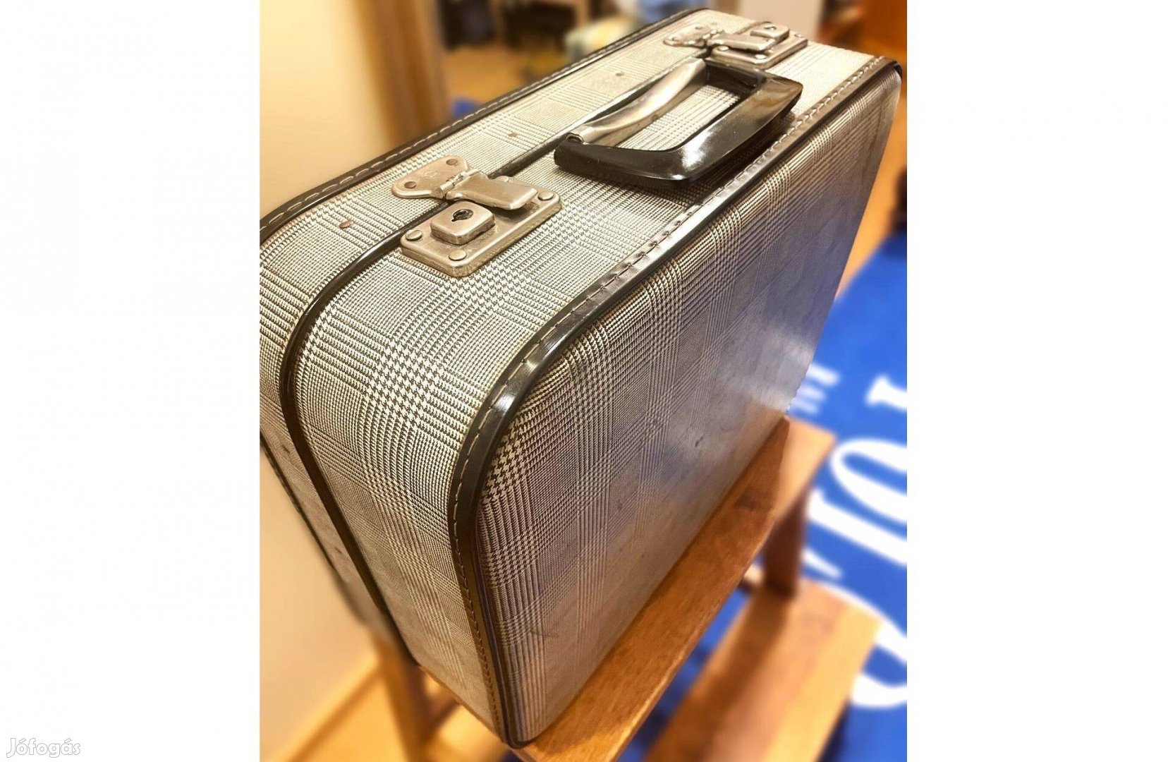 Kisméretű elegáns női szarkaláb mintás bőrönd, retro utazó koffer