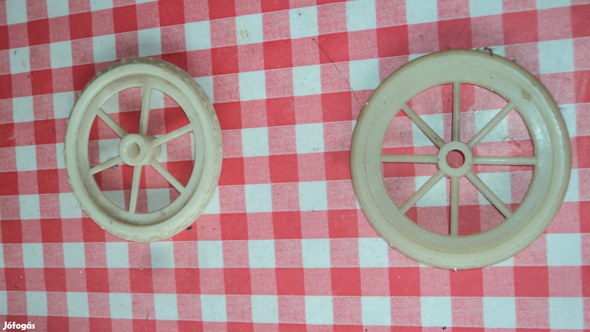 Kisméretű kerék 2 db