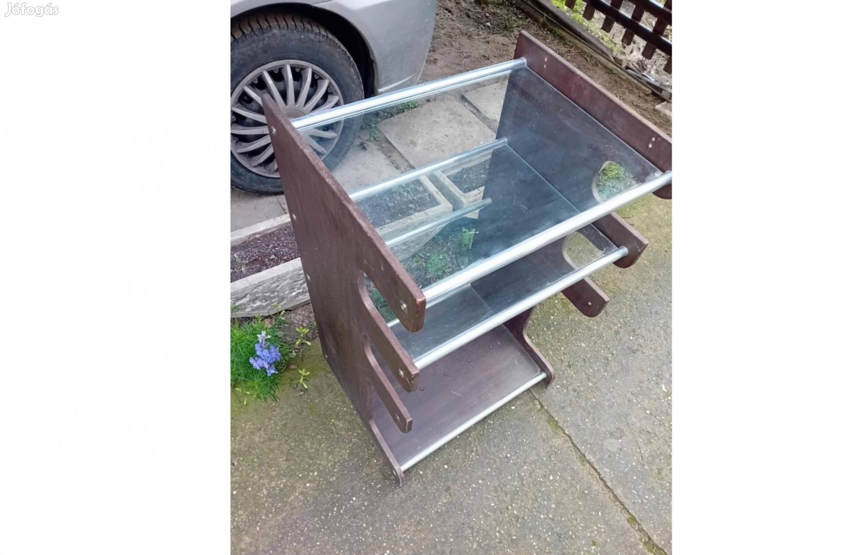 Kisméretű üveges polc