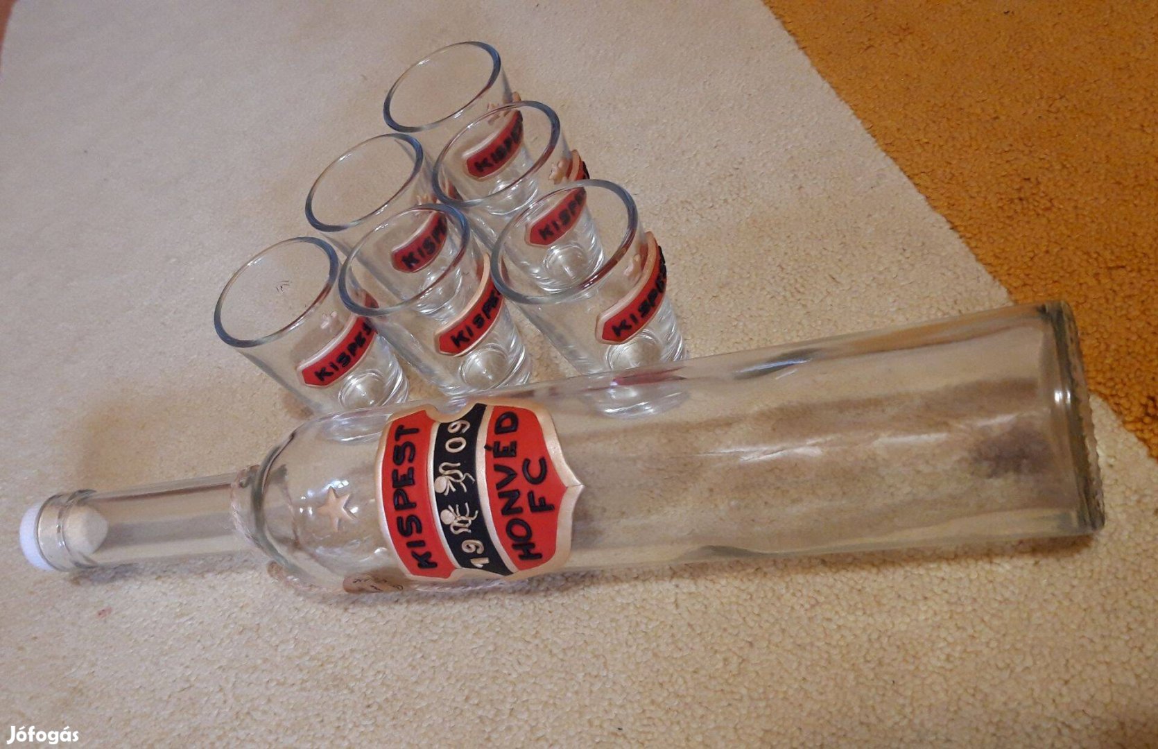 Kispest Honvéd pálinkás üveg 6db pohár