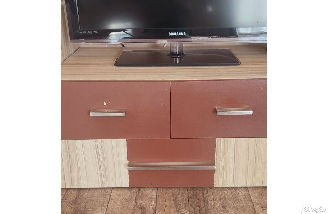 Kisszekérny, TV szekrény