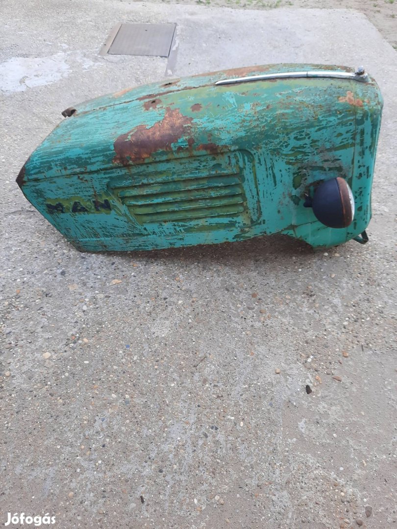 Kistraktor motorháztető