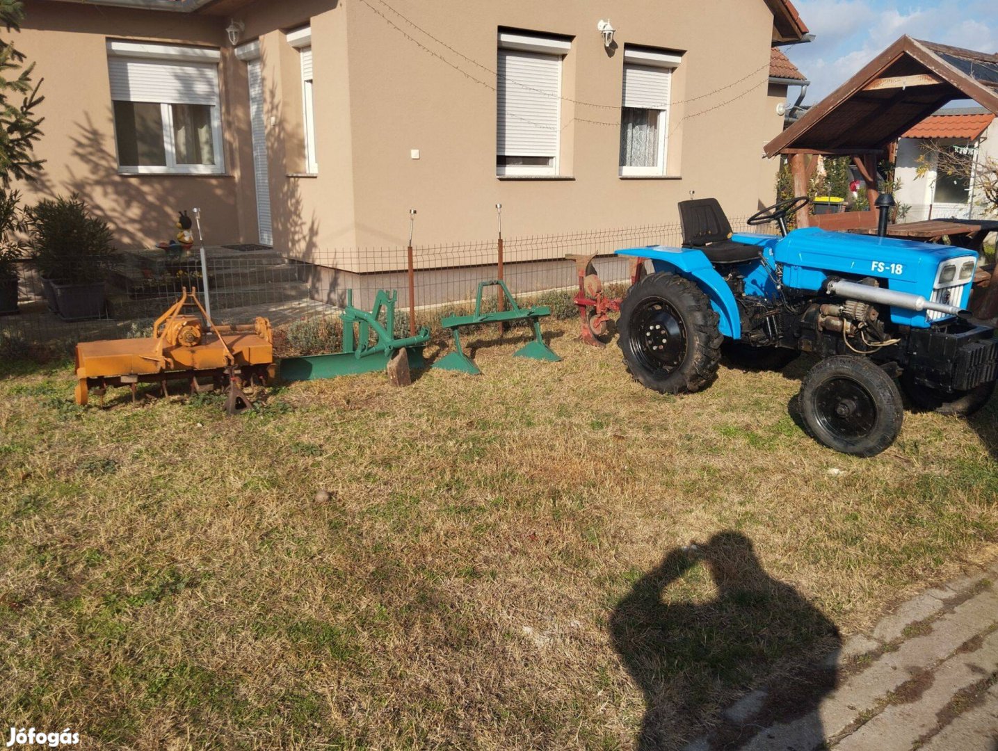 Kistraktor traktor 4db munkaeszközzel