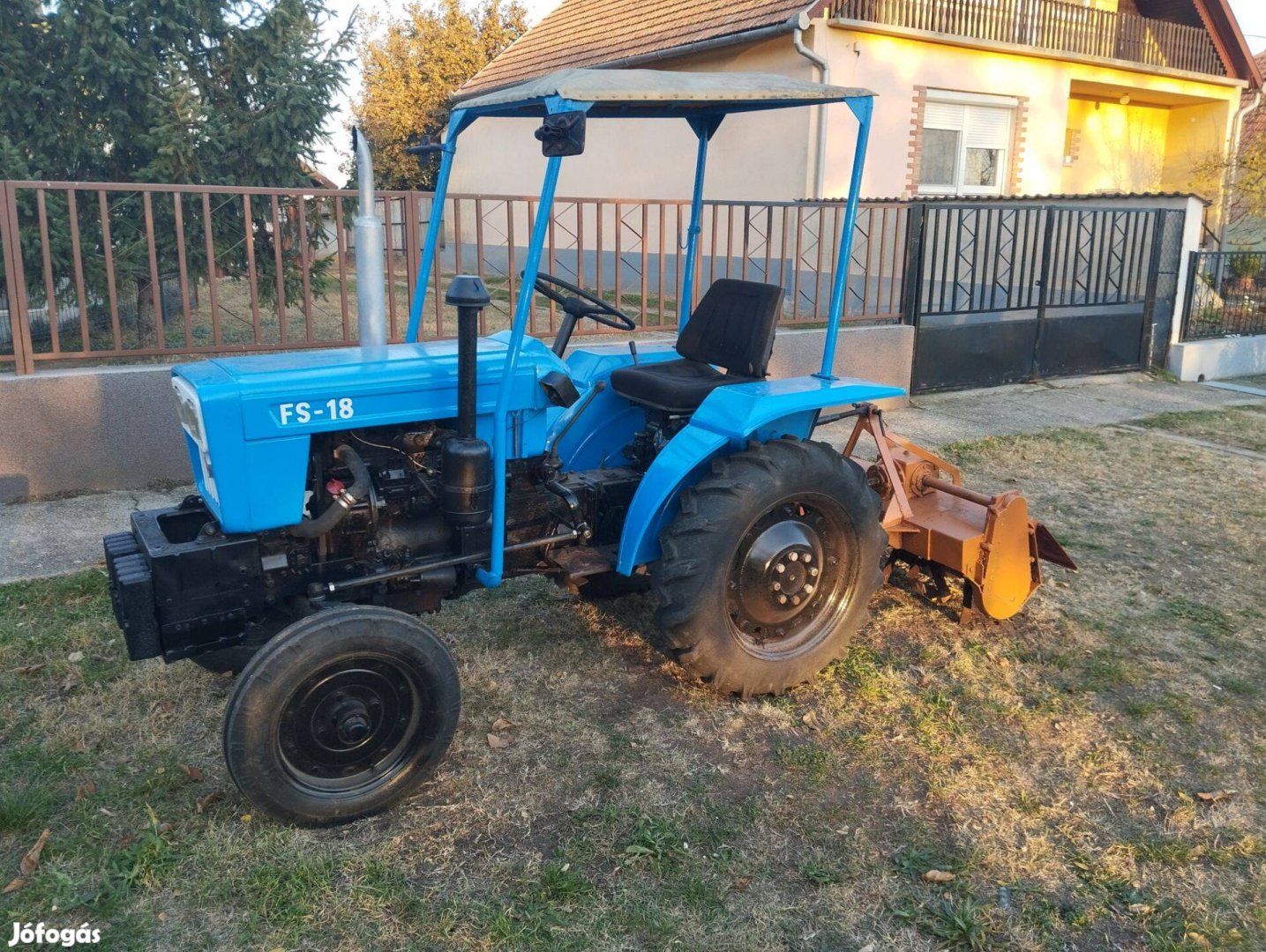 Kistraktor traktor talajmaró