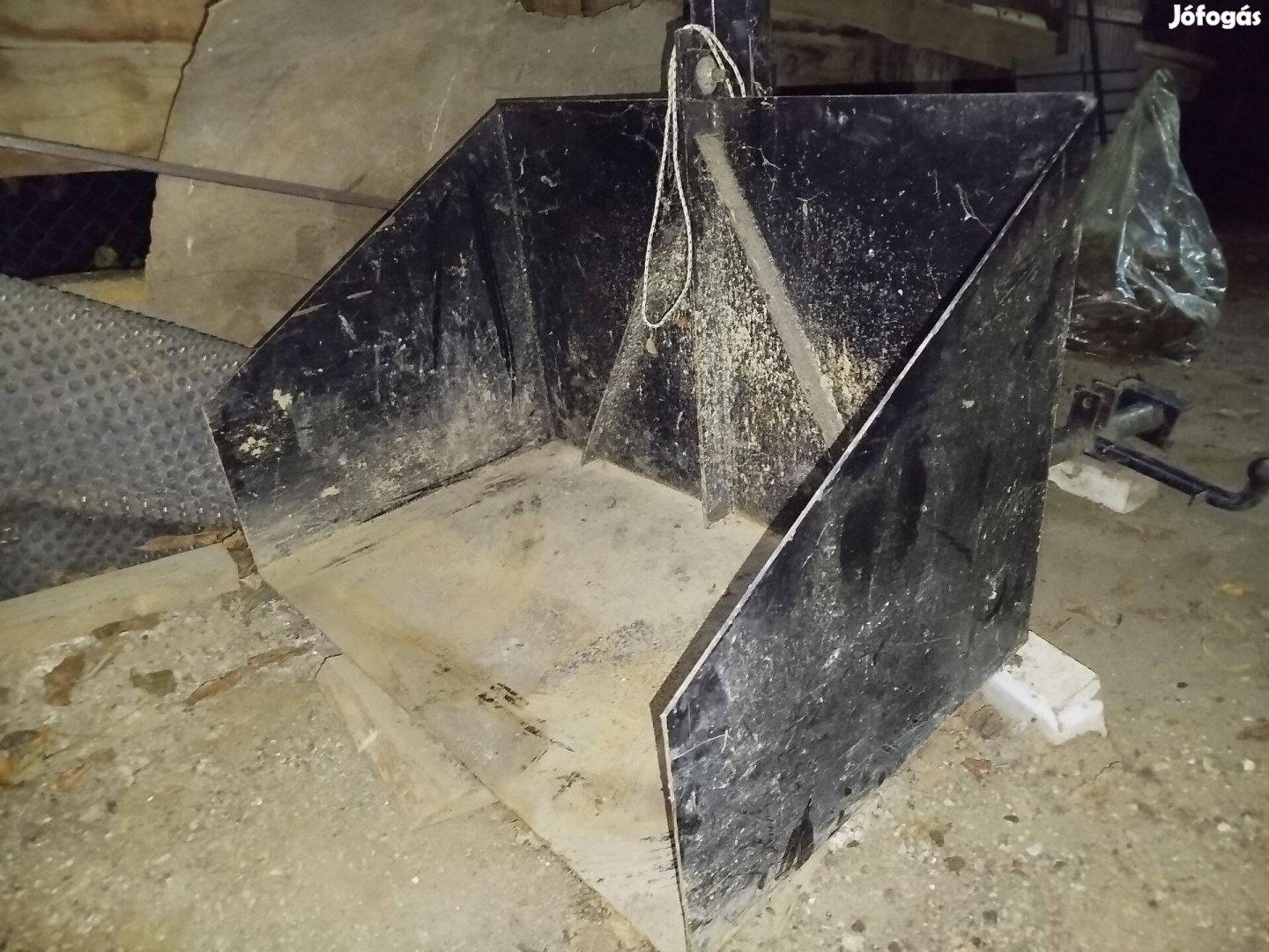 Kistraktorhoz billenthető szállító láda eladó