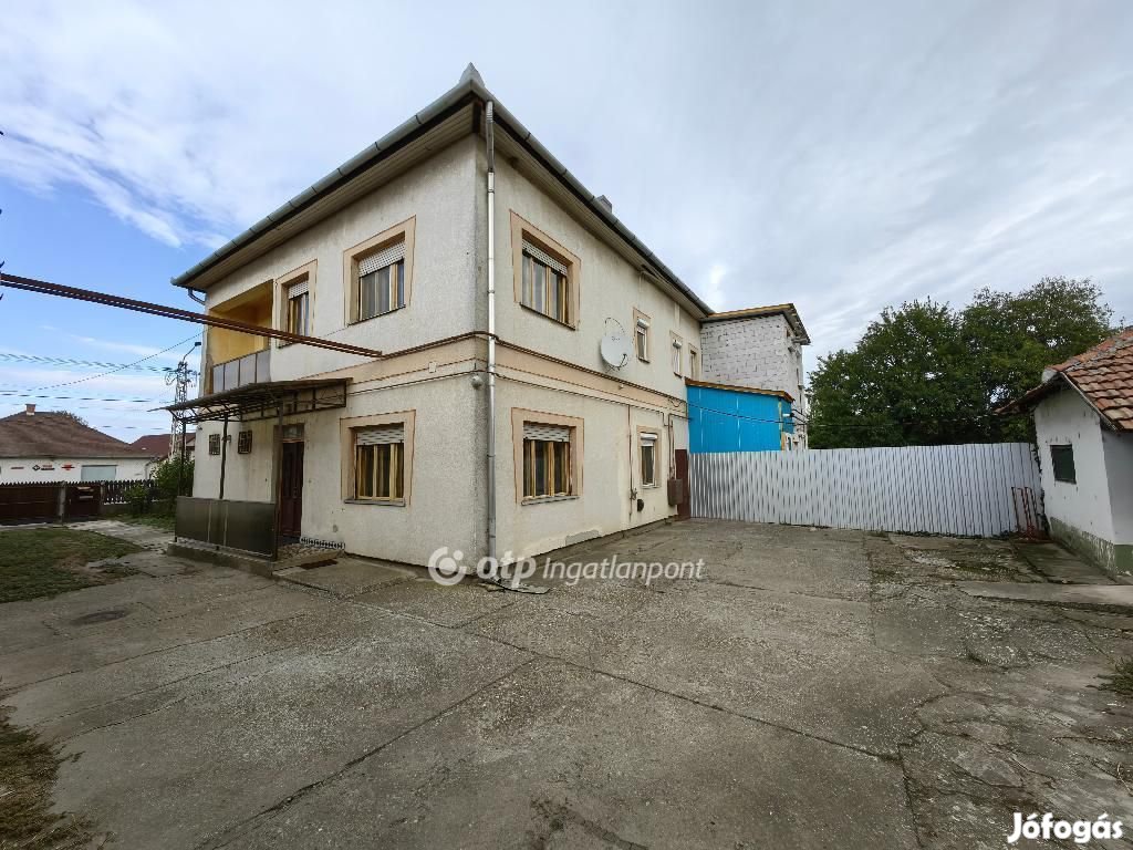 Kisújszállási 165 nm-es ház eladó