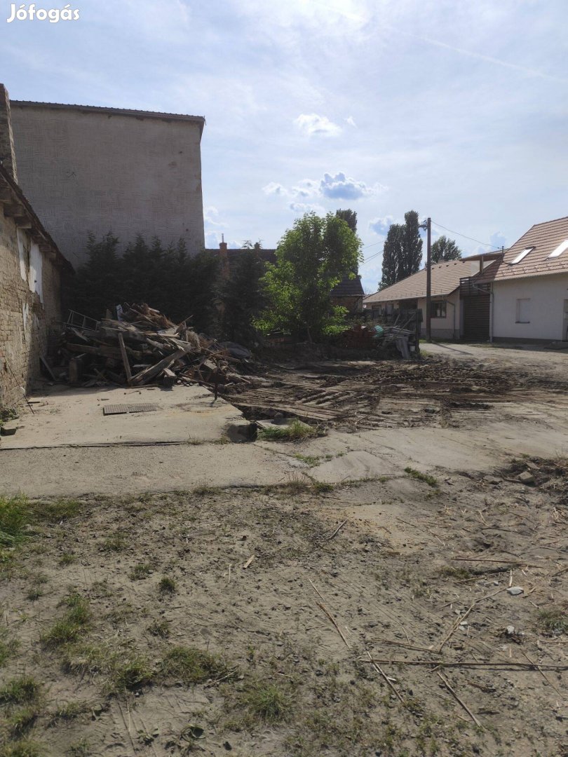Kisváci építési telek eladó
