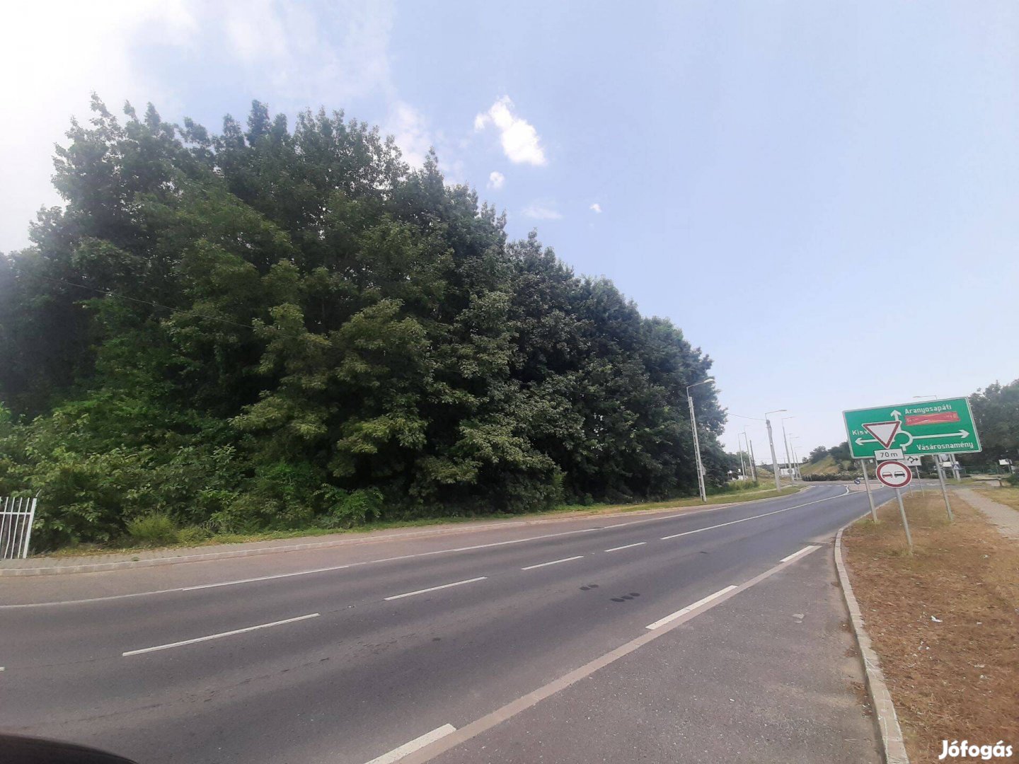 Kisvárdán az Árpád út-Ipari út sarkán 0,8970 ha beépítetlen terület vö