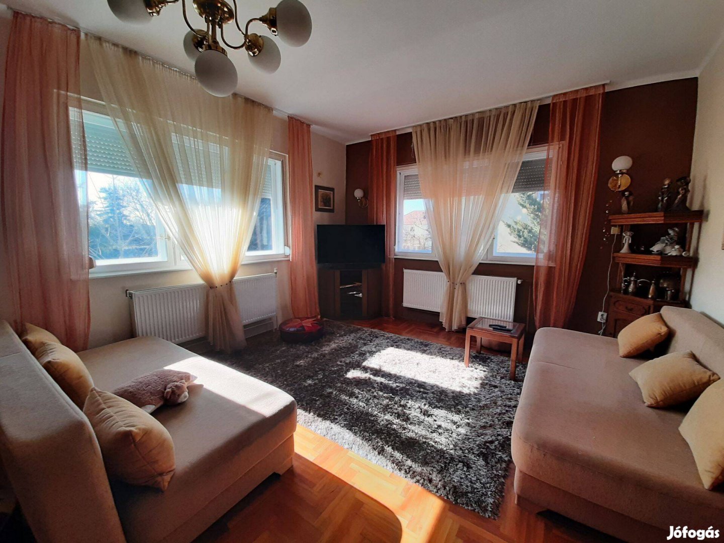 Kisvárdán belvárosban, parkra panorámás családi ház eladó!