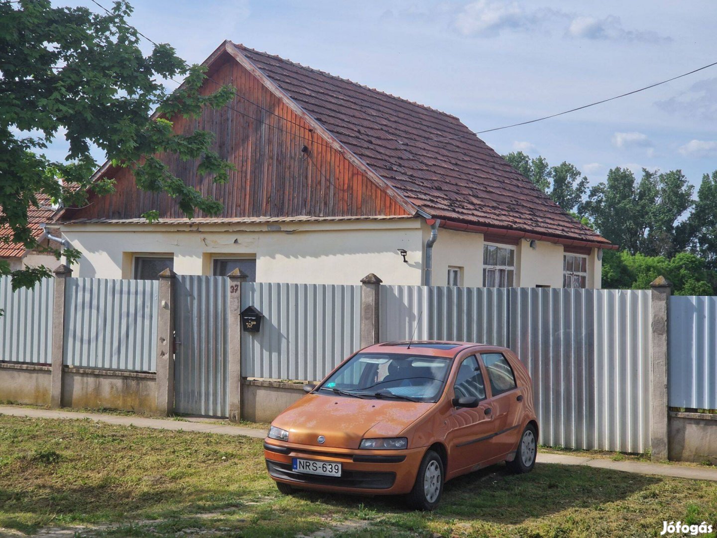Kiszombor jó állapotban lévő kis alapterületű ház, nagy telekkel eladó