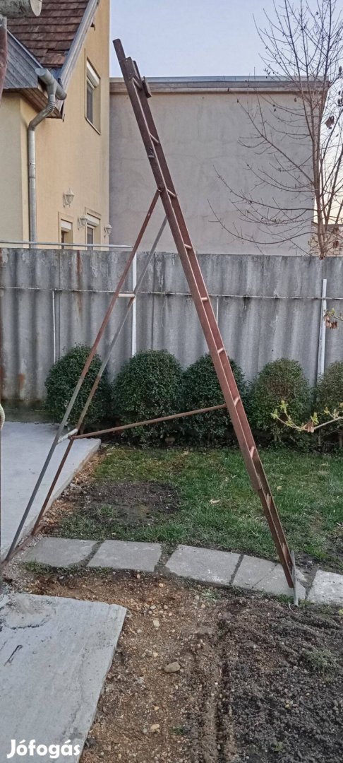 Kitámaszthatós vas létra