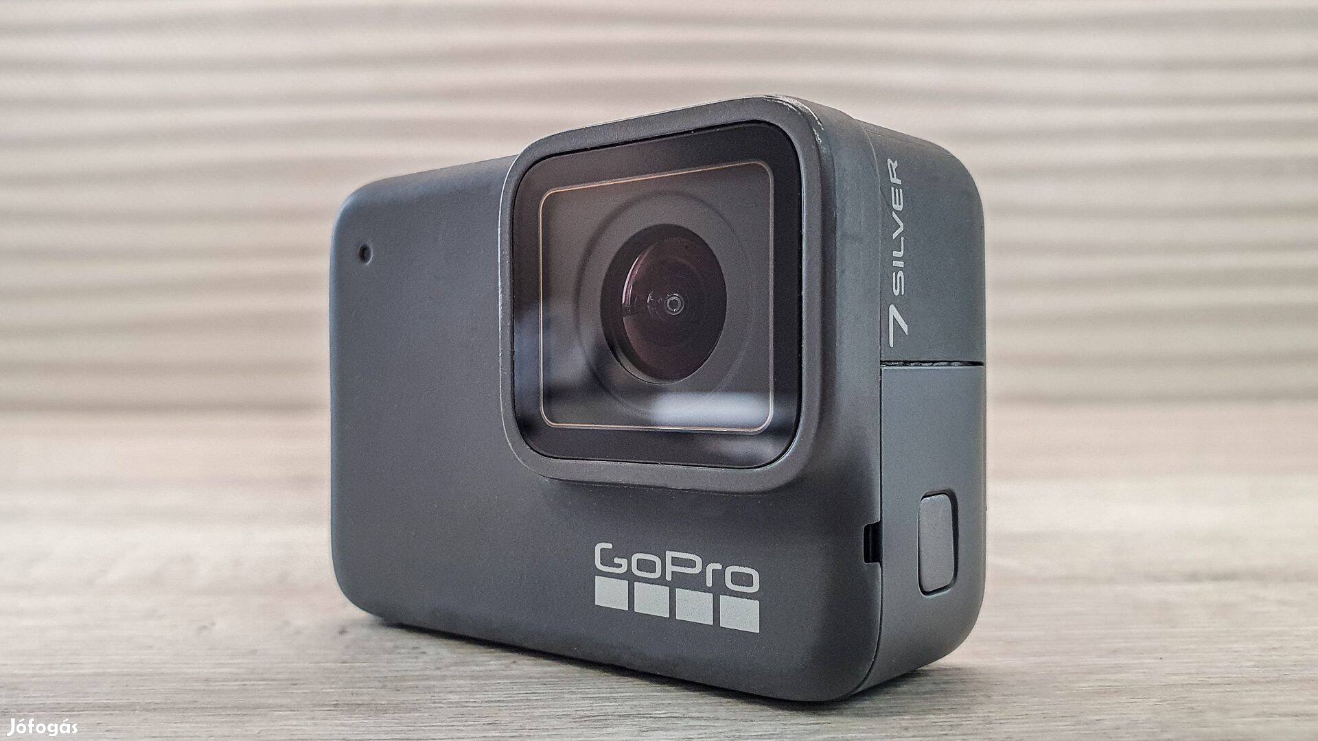 Kitűnő Gopro HERO 7 akciókamera + tartozékok 4K UHD!