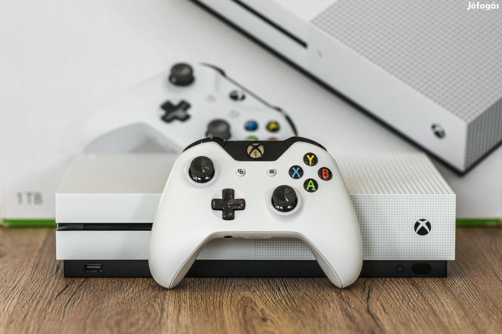 Kitűnő Xbox One S + 50 játék + kontroller + tartozékok!