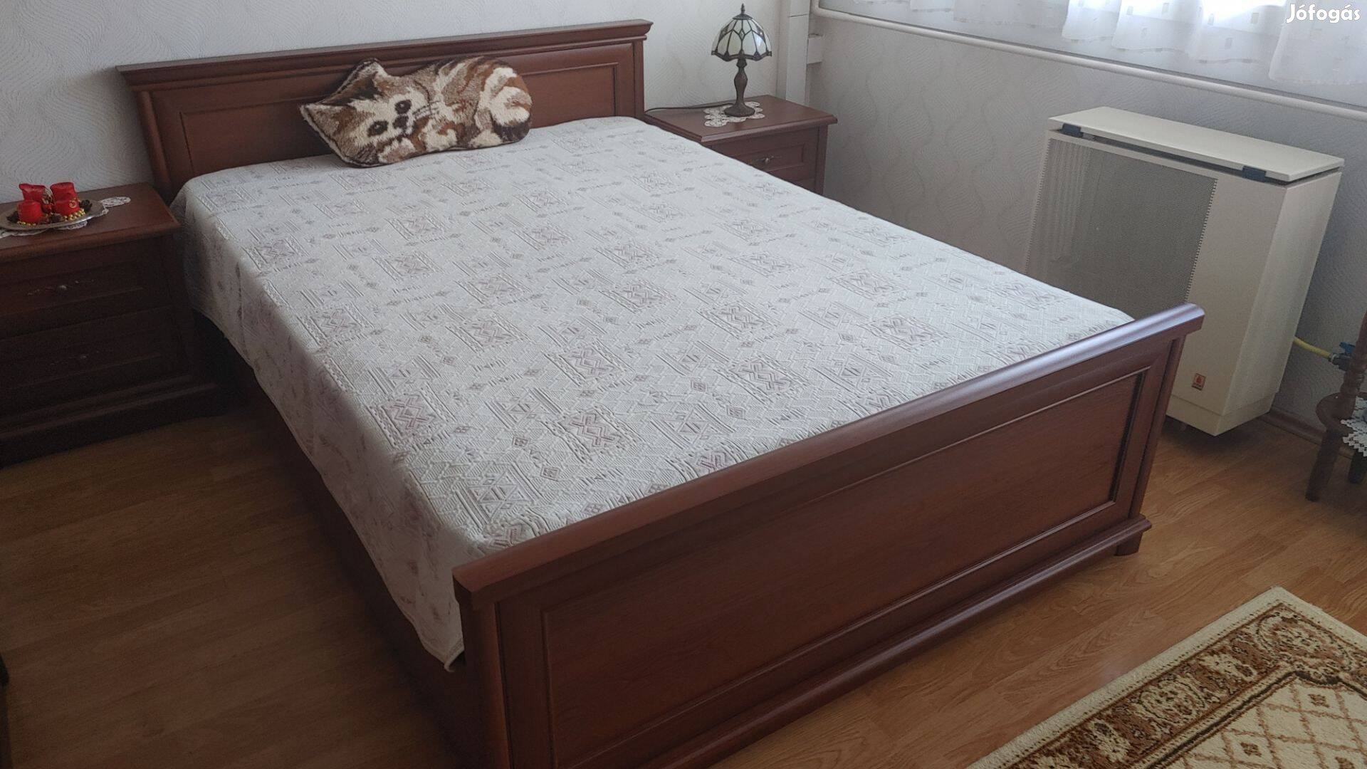 Kitűnő állapotban levő franciaágy