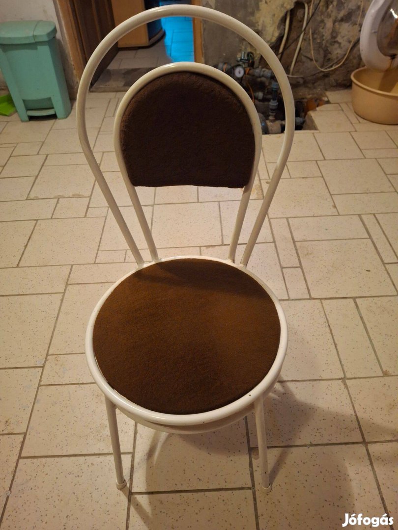 Kitűnő állapotú erős fémvázas étkezőszékek olcsón eladók Isaszegről!