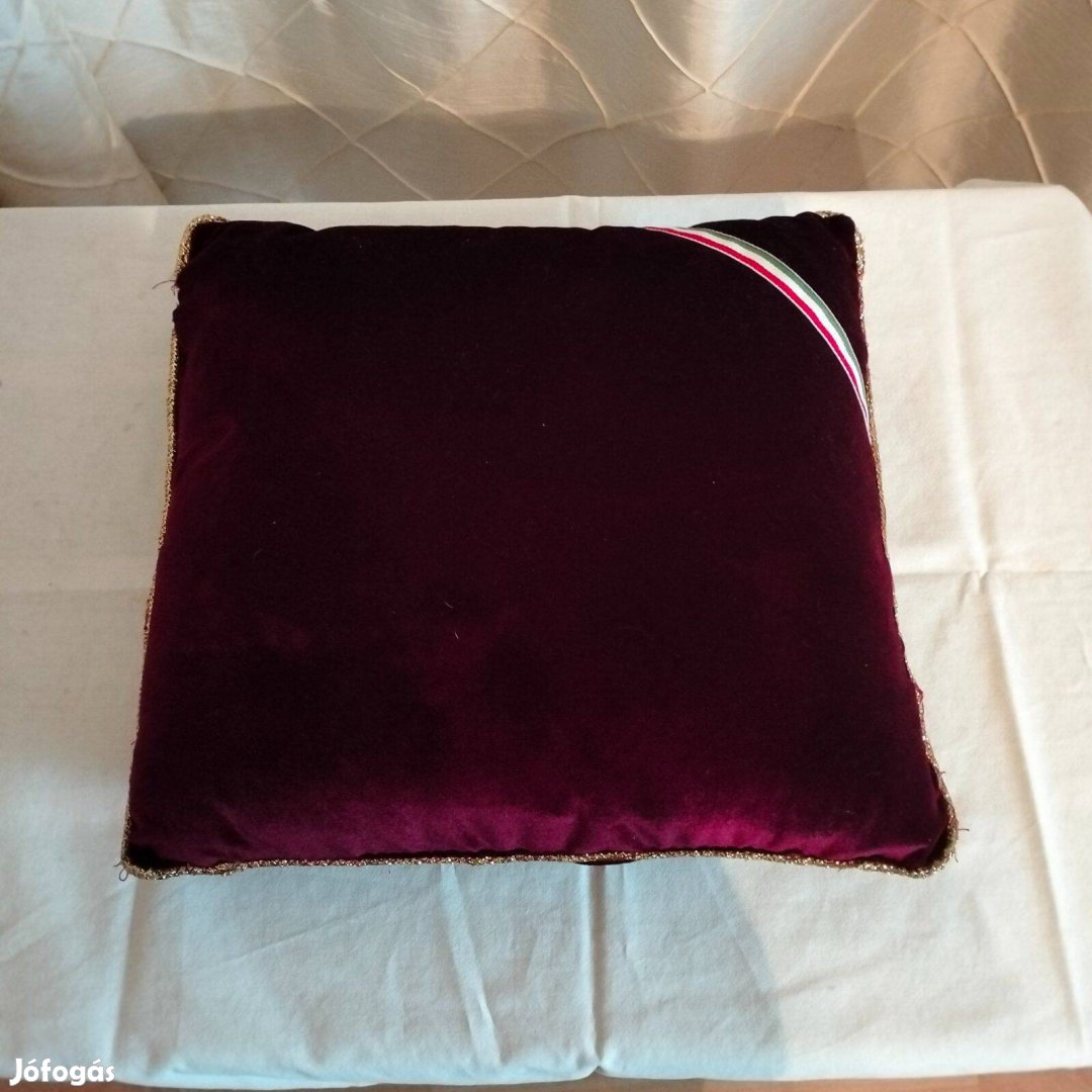 Kitüntetés átadó bársony párna