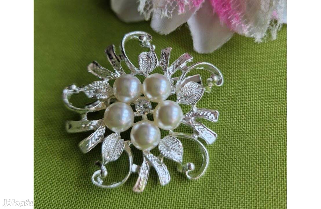 Kitűző, bross BRO106 - 45mm-es gyöngyös levél mintás penta