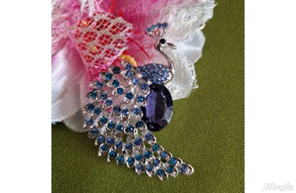Kitűző, bross BRO174B - Strasszköves kék páva 35x55mm