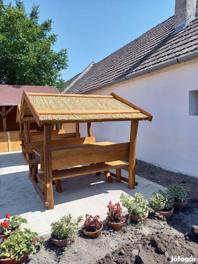 Kiülő nád tetővel egyenesen a gyártótól