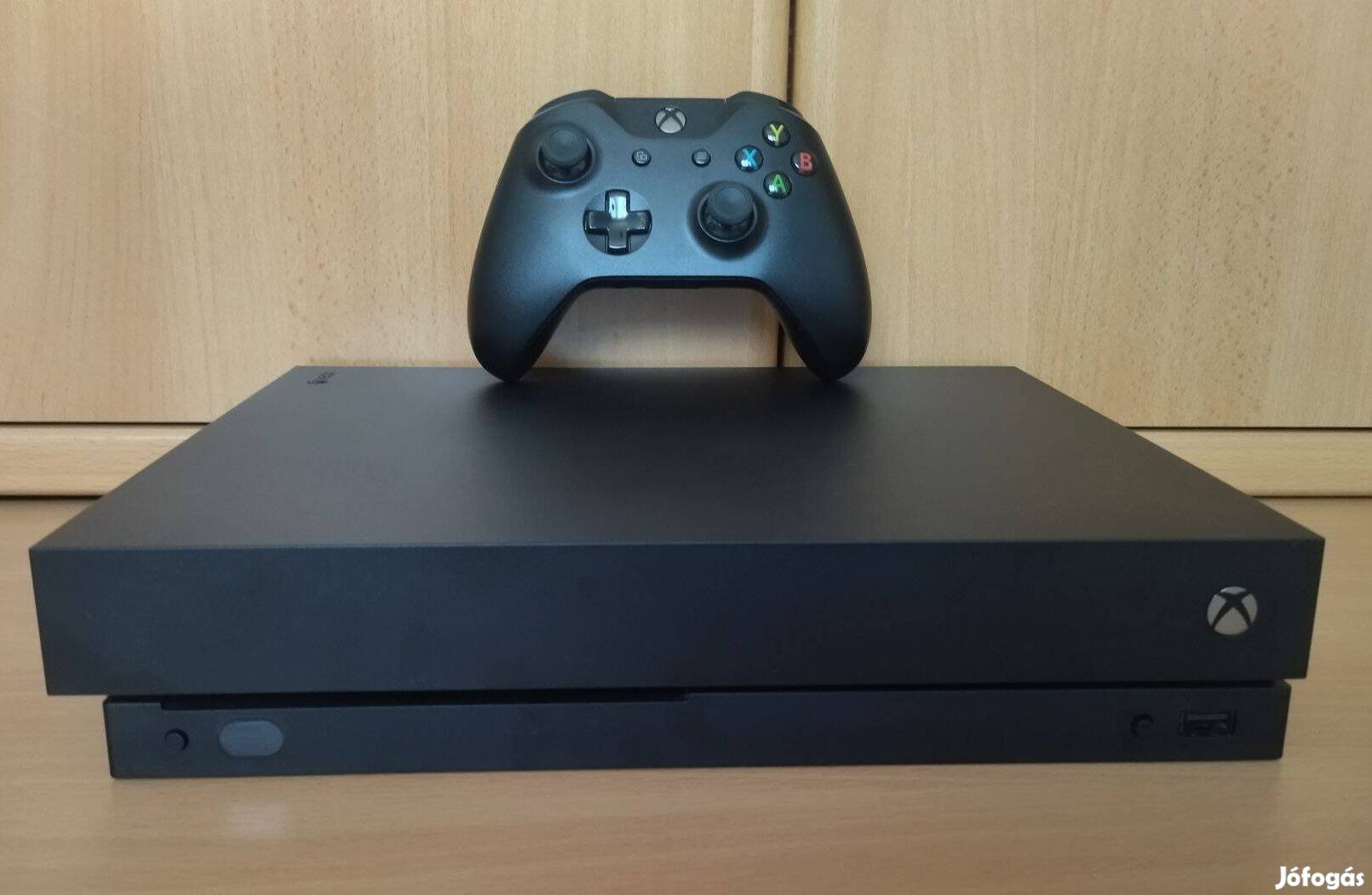 Kiváló Állapotú Xbox One X 1TB