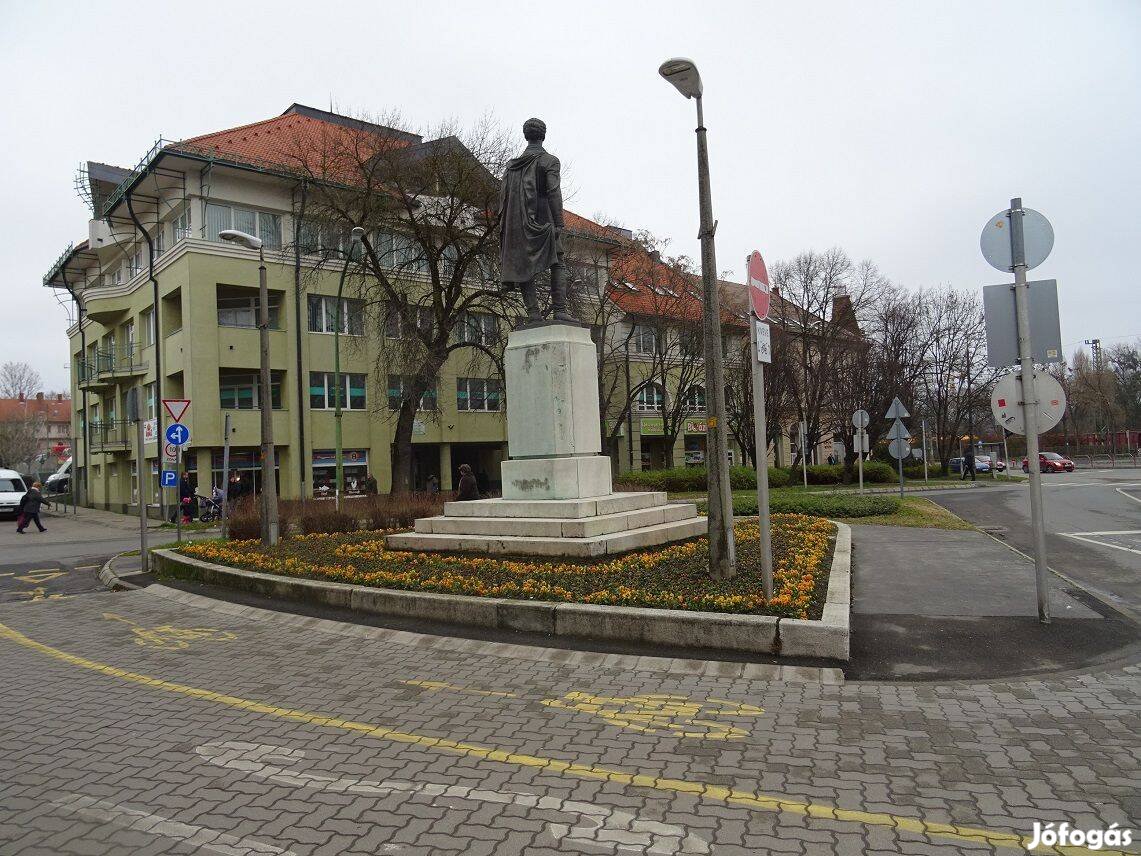 Kiváló Befektetés !Kaposvár belvárosában, üzlet+lakás egyben eladó