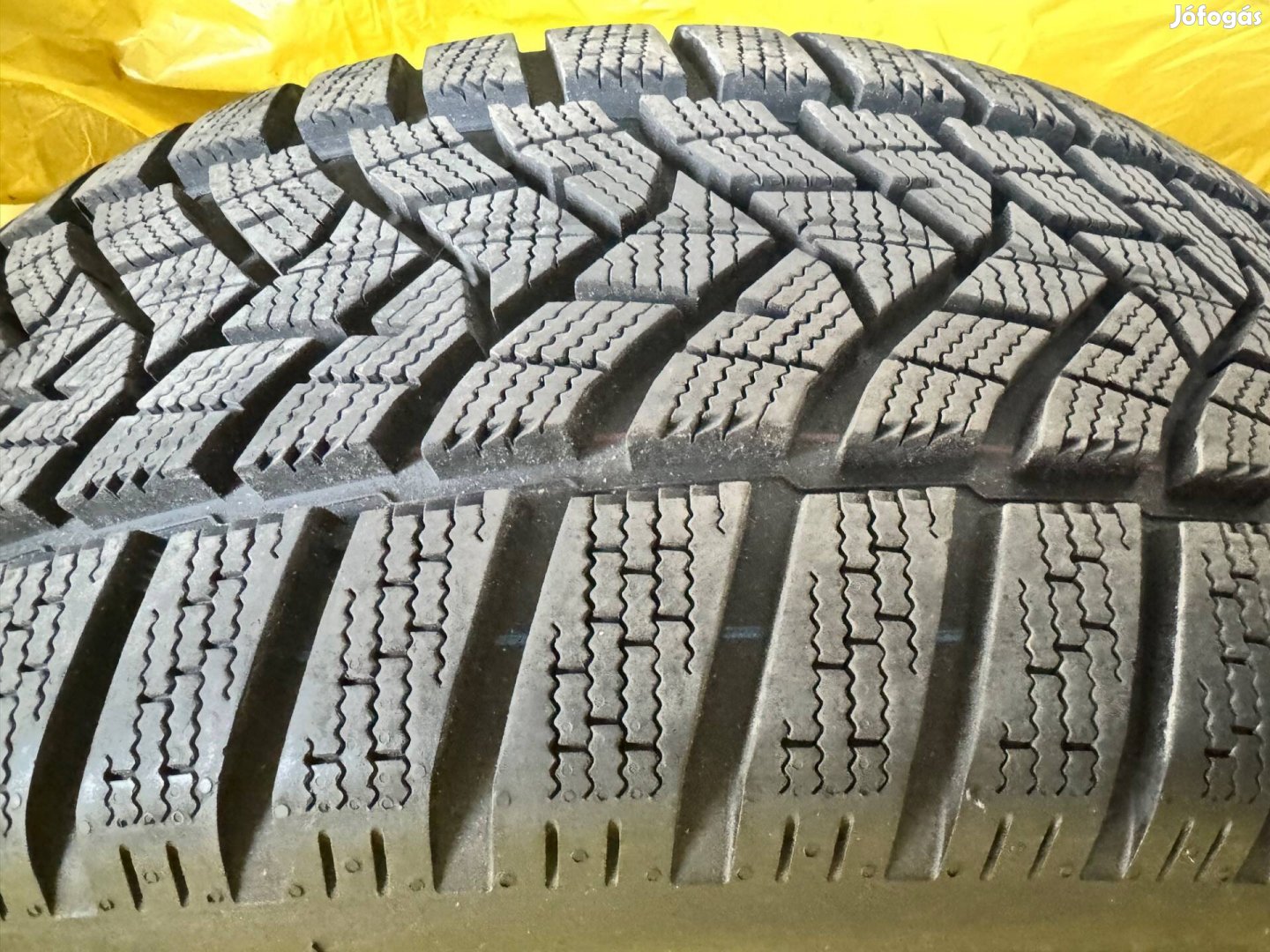 Kiváló, szinte teljesen új Dunlop téli gumi pár