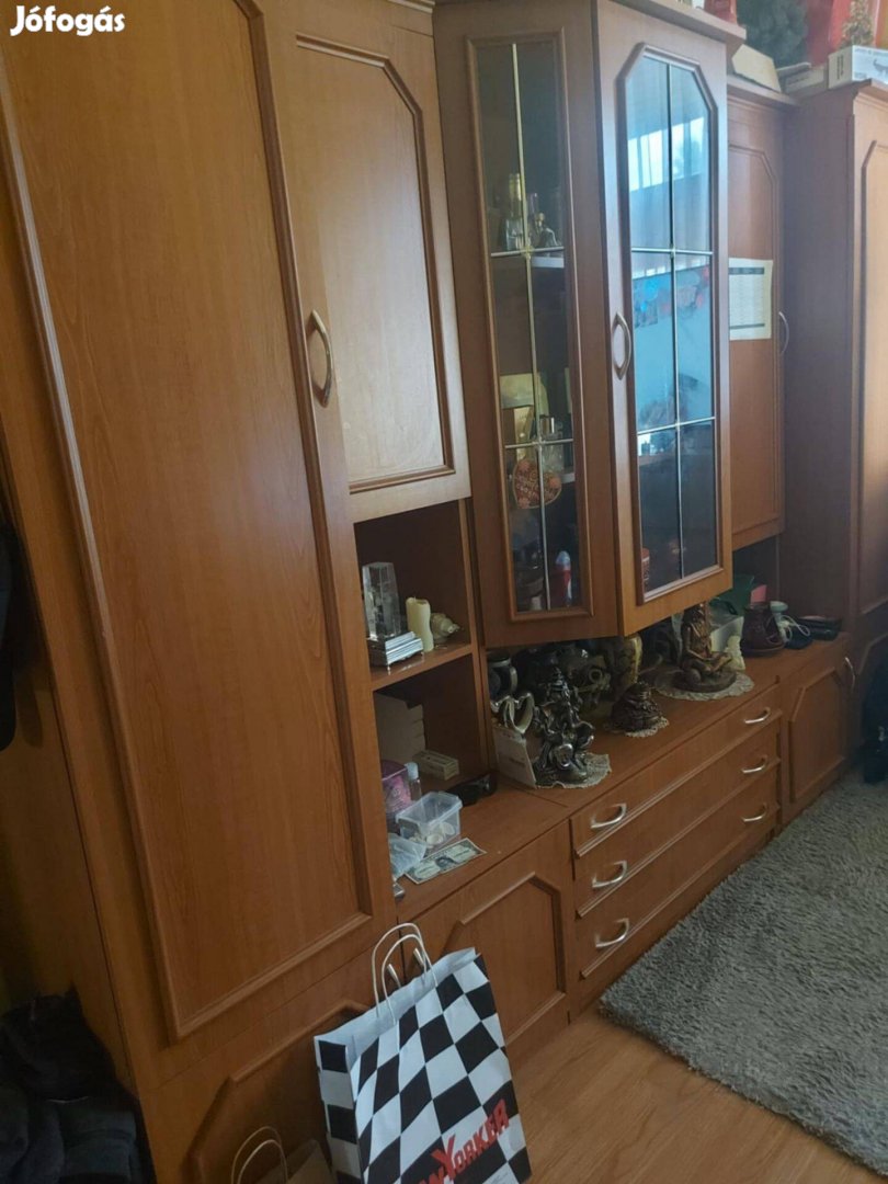Kíváló állapotú 10 részes nappali bútor eladó!