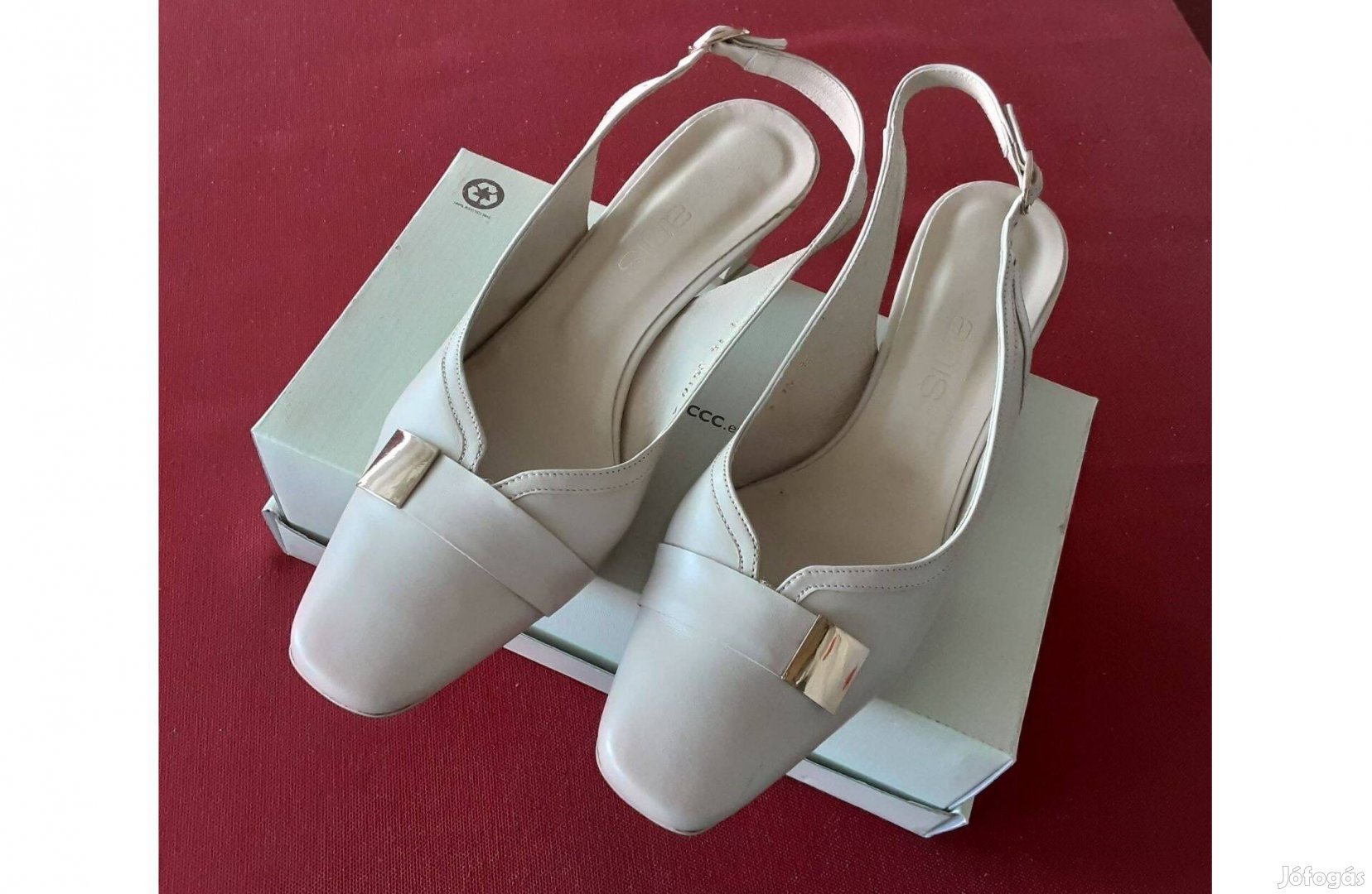 Kiváló állapotú, elegáns drapp 41-es Anis szandálcipő