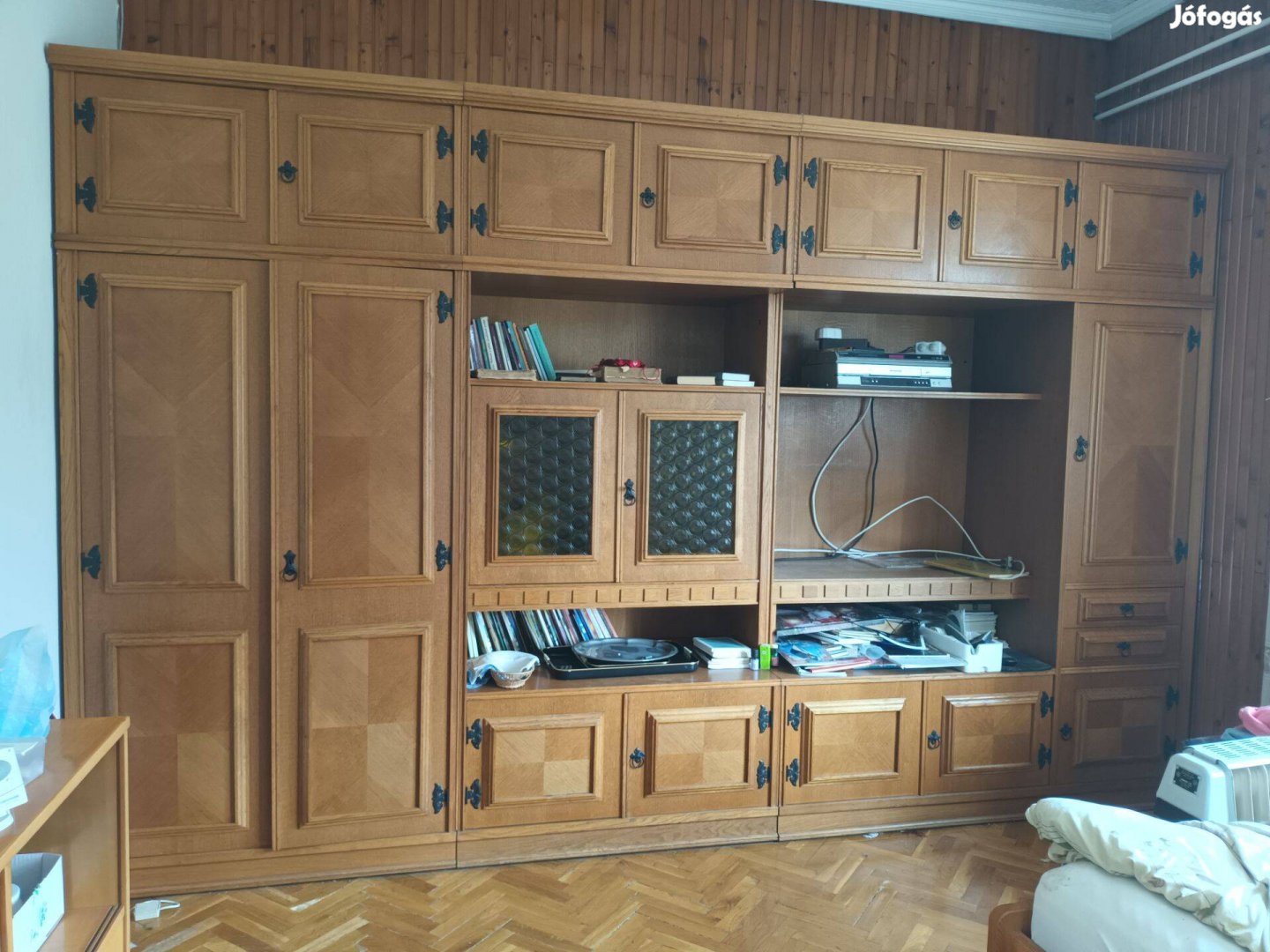 Kiváló állapotú szekrénysor eladó
