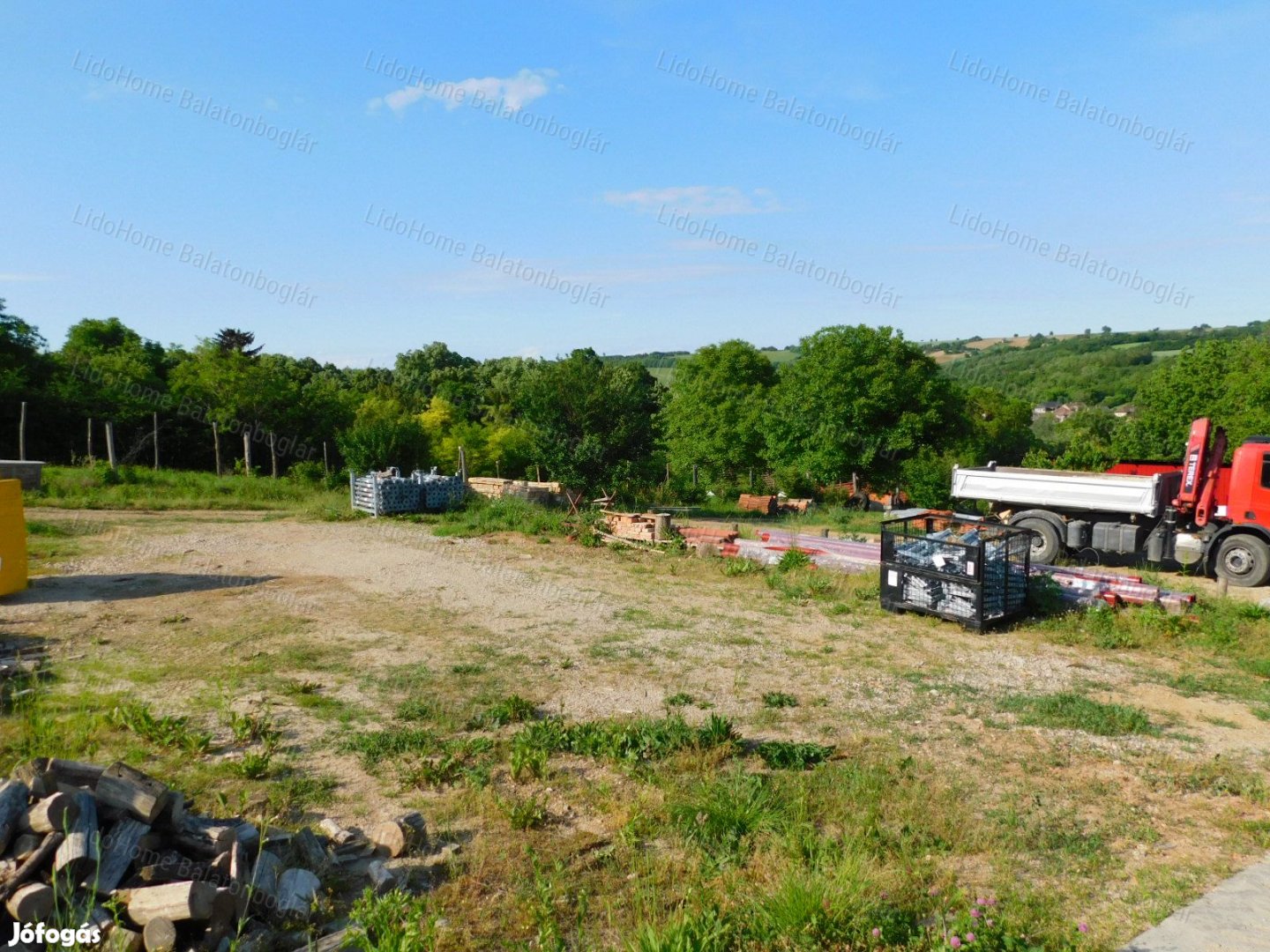 Kiváló telephely: TÜZÉP 1 HA területen, 340 m2 épületekkel!