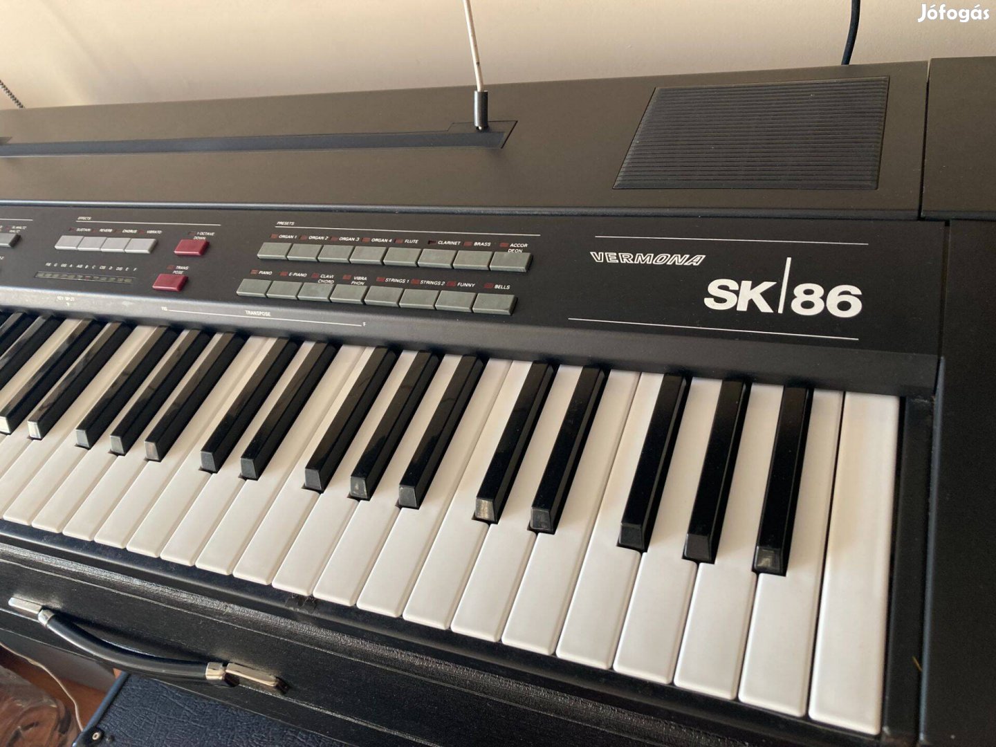 Klasszikus hordozható Vermona elektromos orgona keyboard korg roland