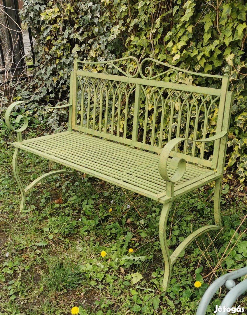 Klasszikus kert pad