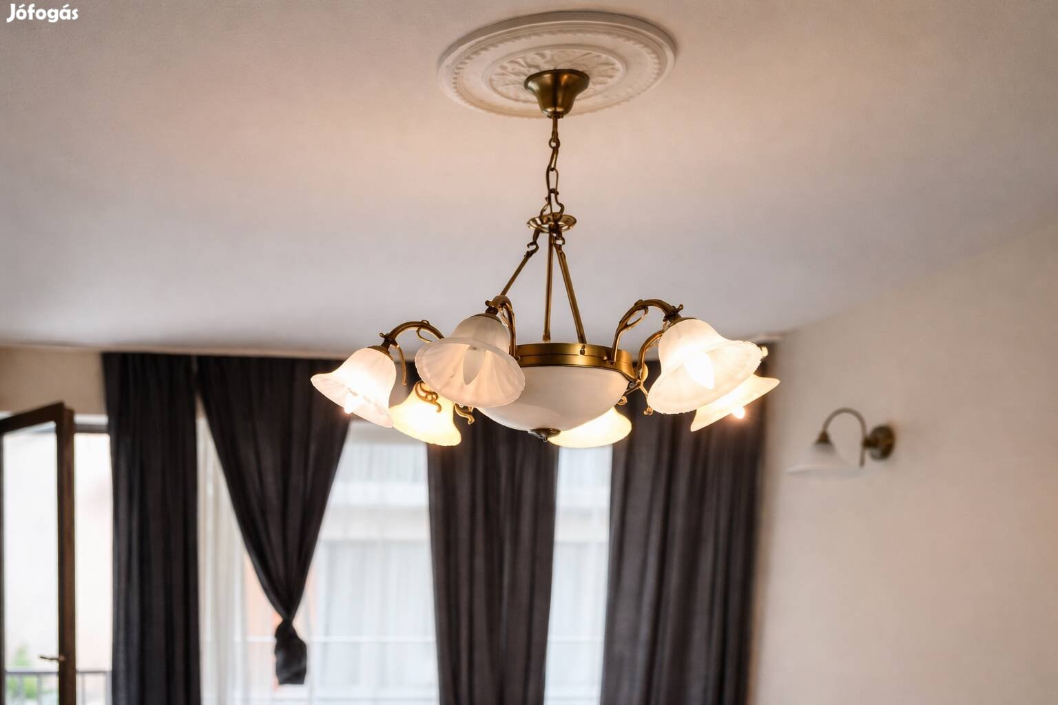 Klasszikus mennyezeti lámpák és falikarok szettben