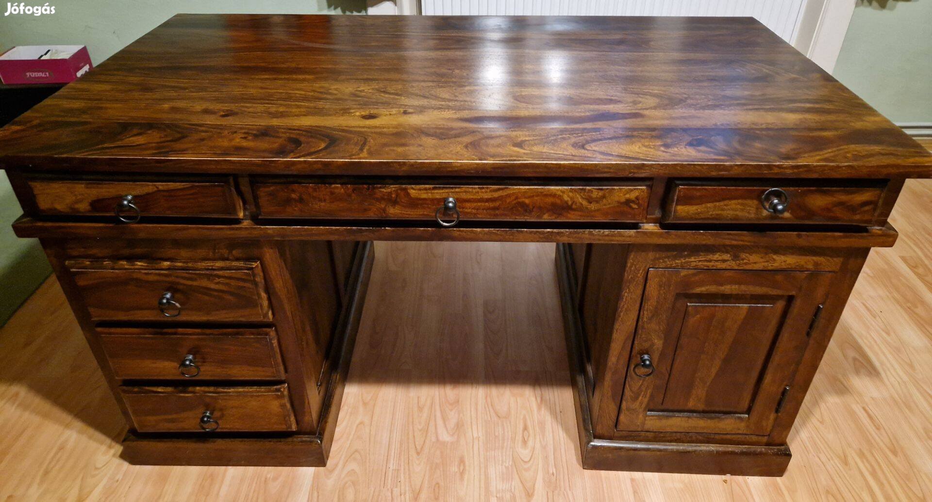 Klasszikus stílusú, patinás fa toscan íróasztal