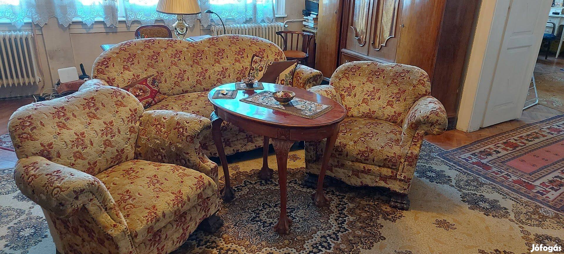 Klasszikus stílusú szalongarnitúra