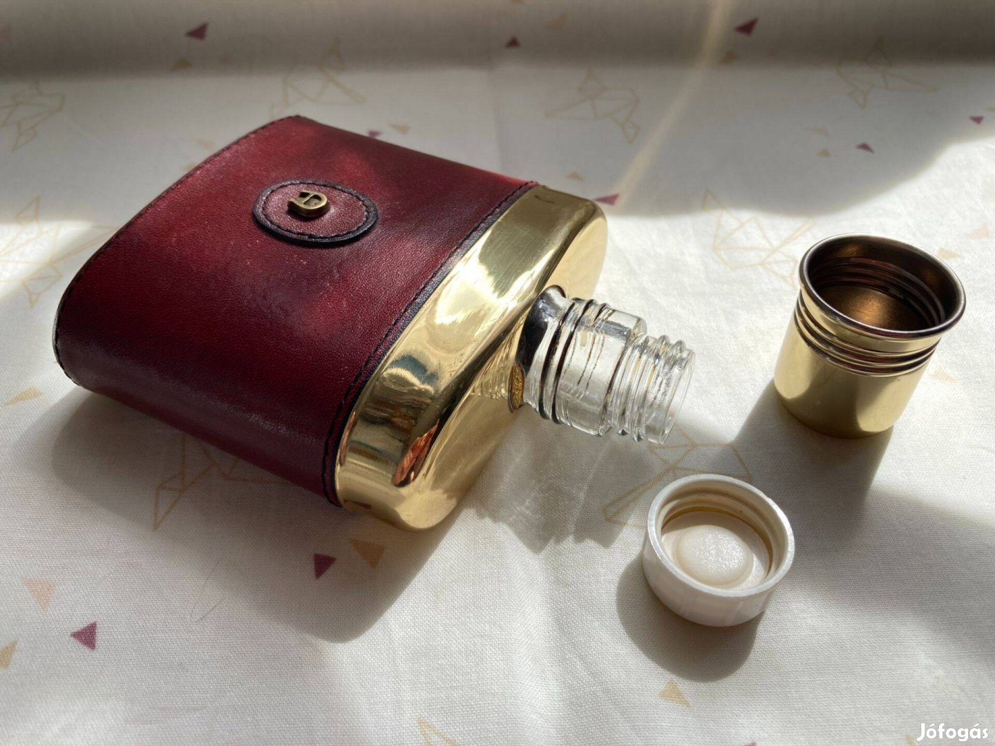 Klasszikus szeszes flaska zsebüveg pálinka whisky motoros