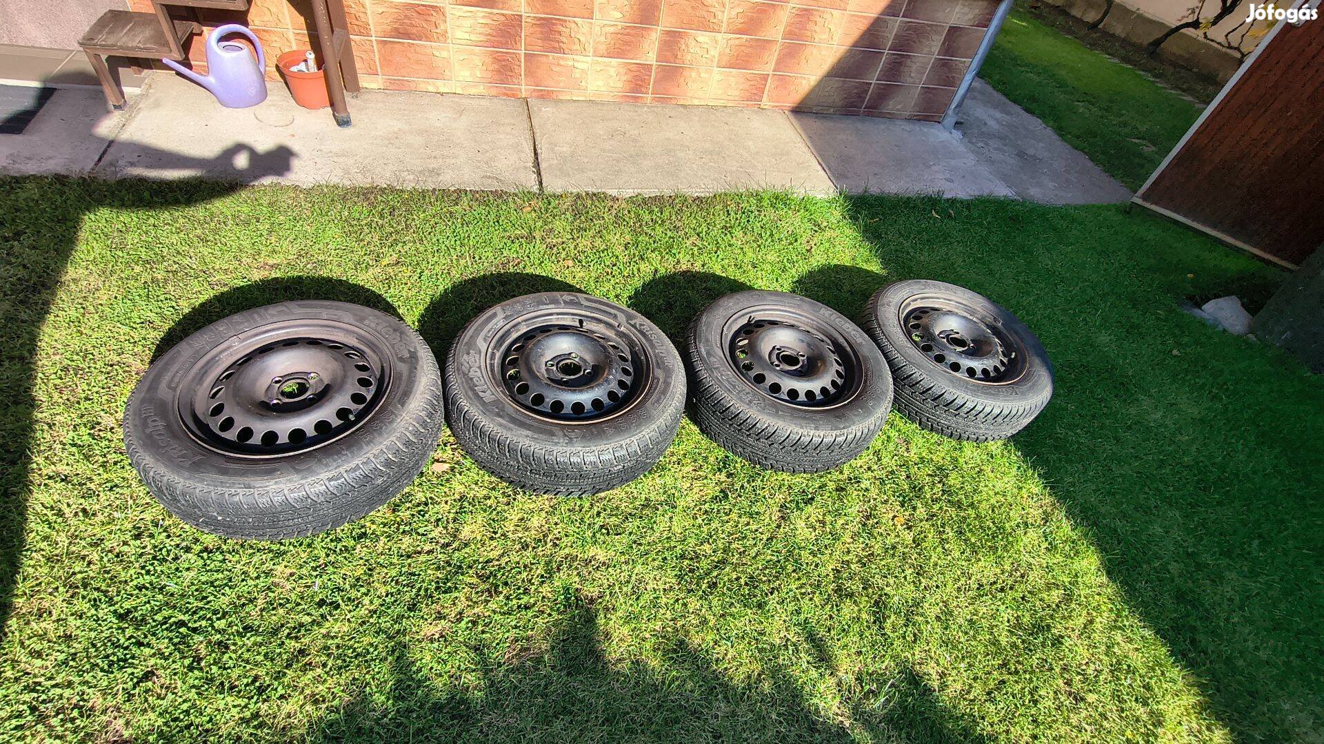 Kleber 185/65R15 téligumi felnire szerelve eladó