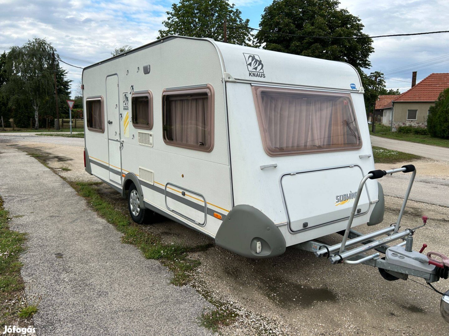 Knaus 450 Tqf lakókocsi + Doréma elősátor