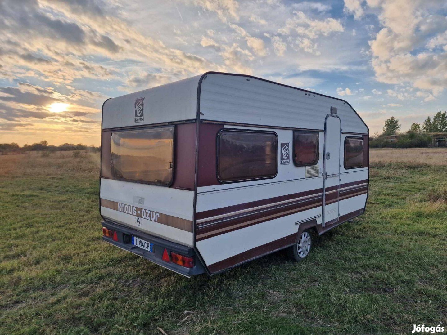 Knaus 450 közműre köthető lakokocsi (-100.000 Ft Akcios) zuhany,wc