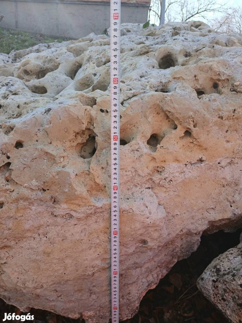 Kő-lyukacsos kő kertépítéshez