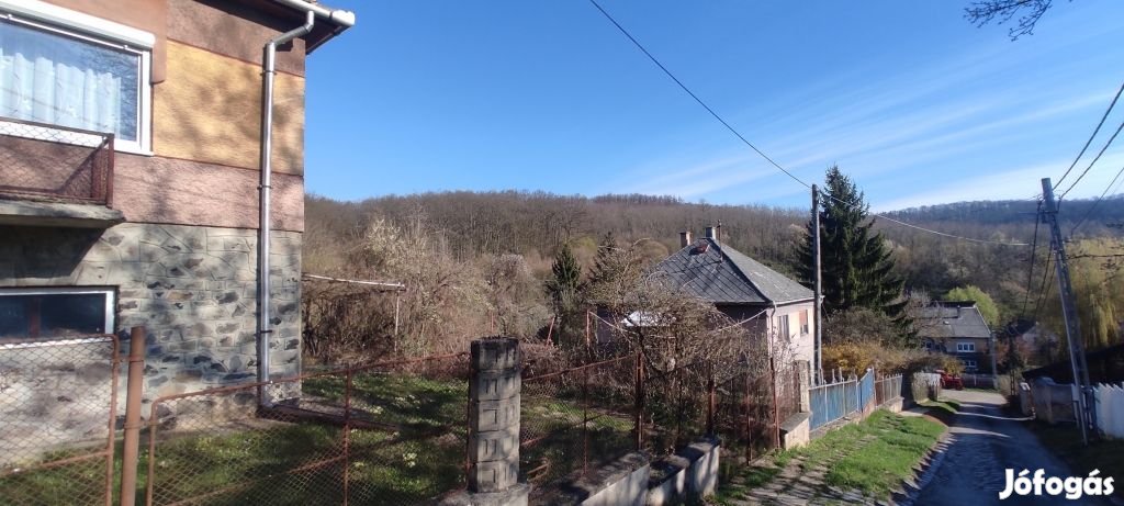 Kőalapú téglaház, duplakomfort, légkondis.