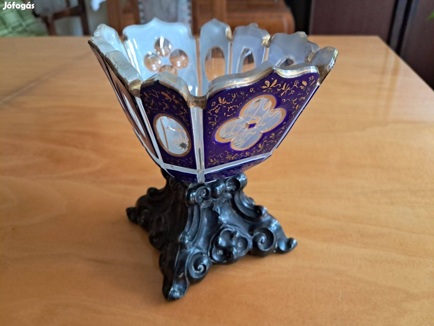 Kobaltkék kínáló, különlegesség